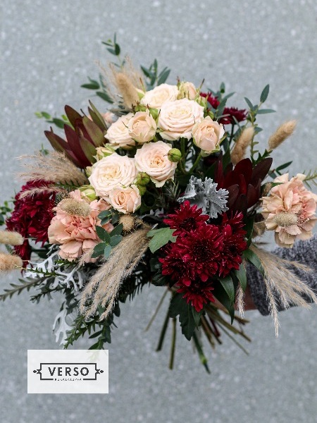 Kimppu; Nudea ja viininpunaista